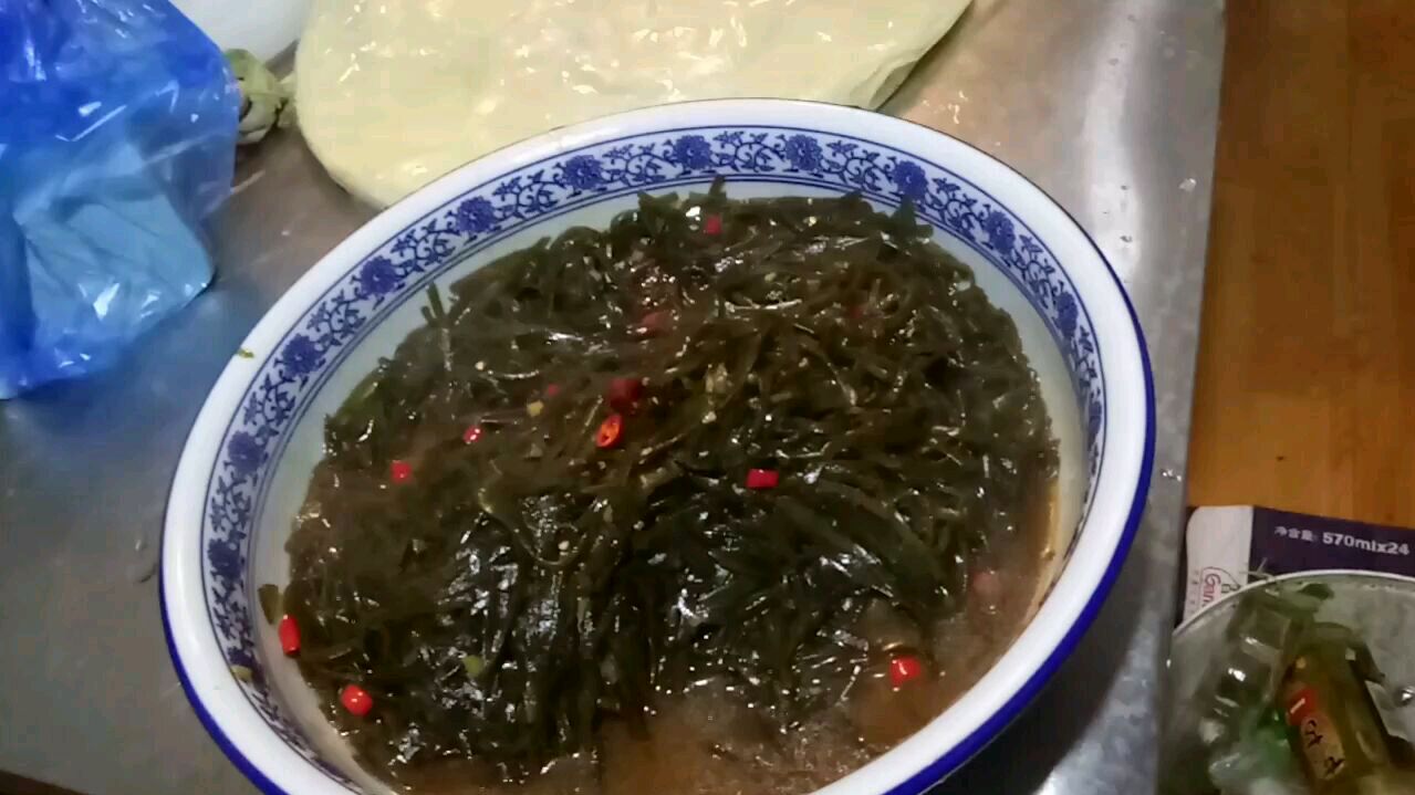 经典热菜凉吃的油酥海带,掌握要点,有你意想不到的味道