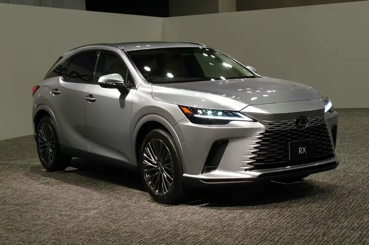 新款雷克萨斯rx500h亮相街头,质感一流,大屏 2.4t awd,帅气