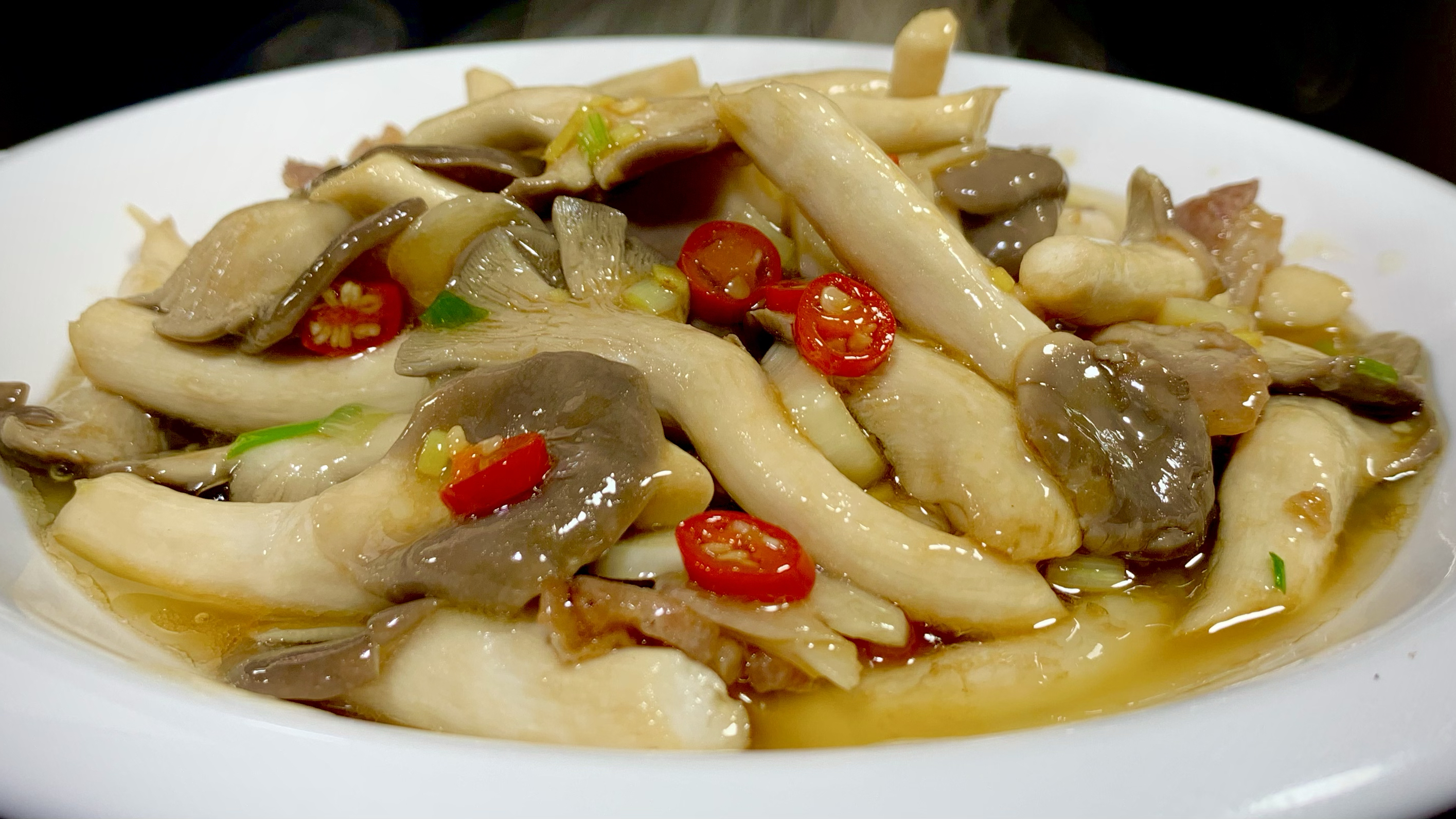 大厨教你做道成本不到8元的下酒菜,素炒蘑菇,三分钟就能学会