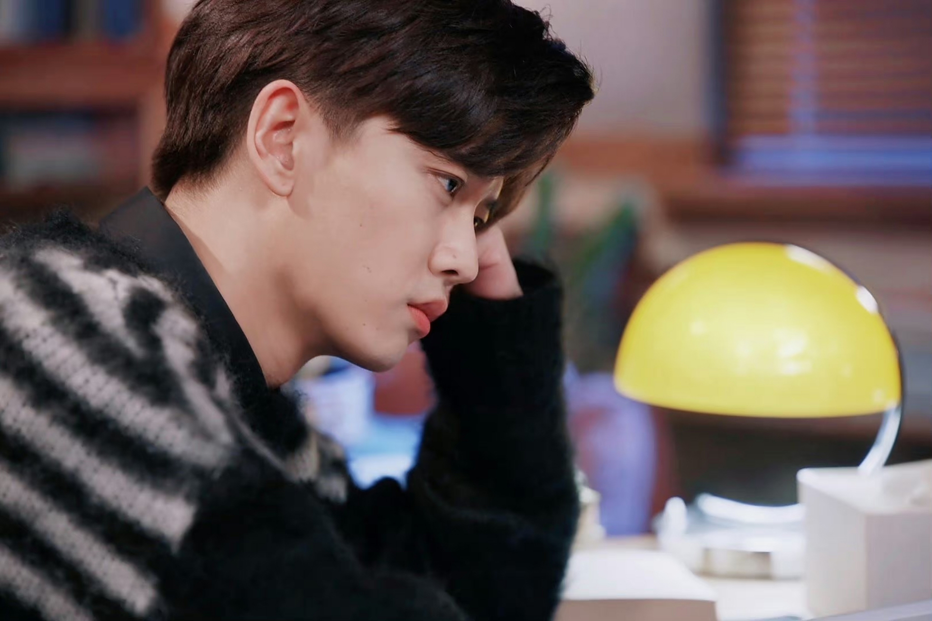 任嘉伦# 祁连山的完美侧颜