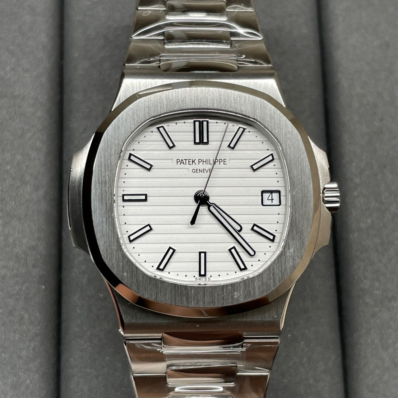 百达翡丽白面鹦鹉螺5711#手表