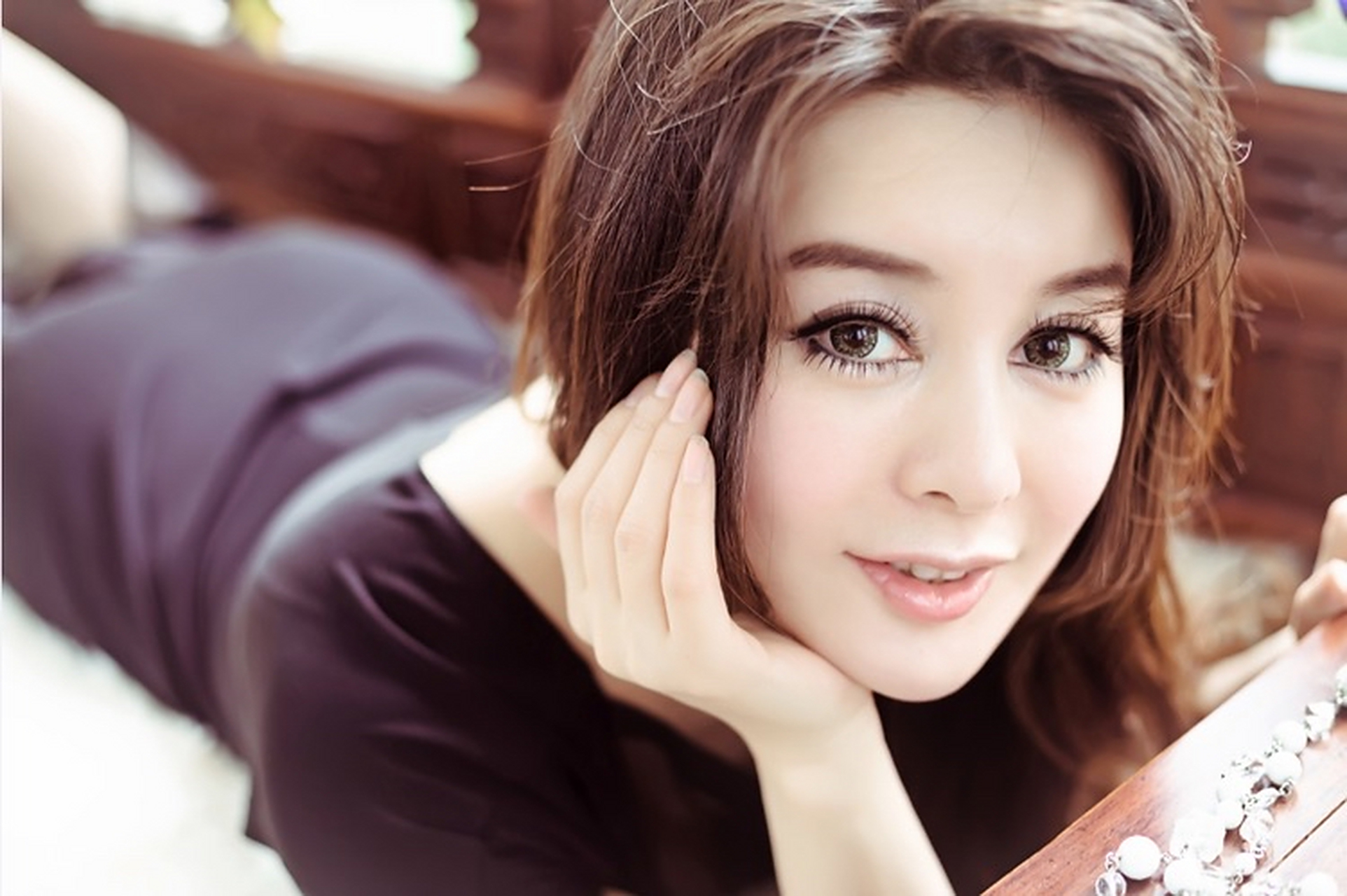 于文红,香港虞美人国际集团创始人.