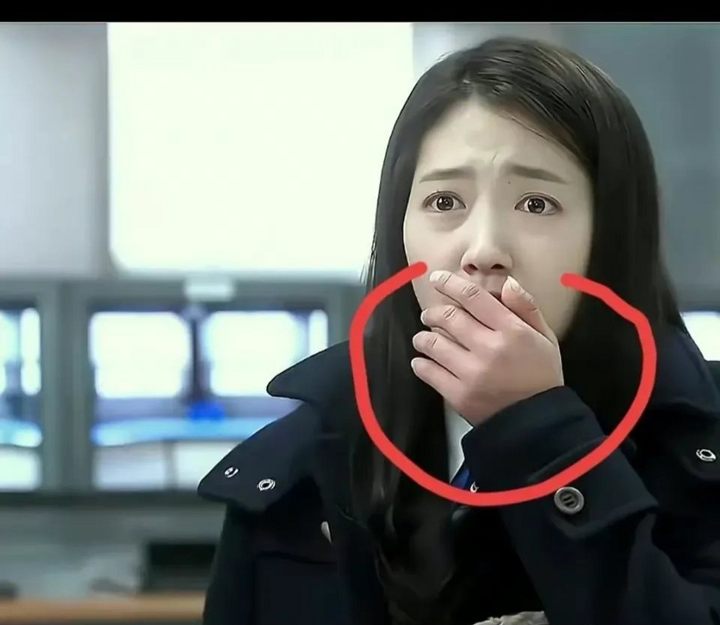 朴信惠的手真的配不上她的这张脸啊,这长的也太粗糙了点吧,像是老农民