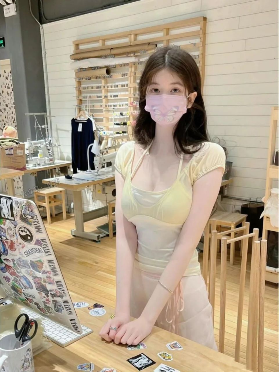 好喜欢这种瘦瘦的女孩子.