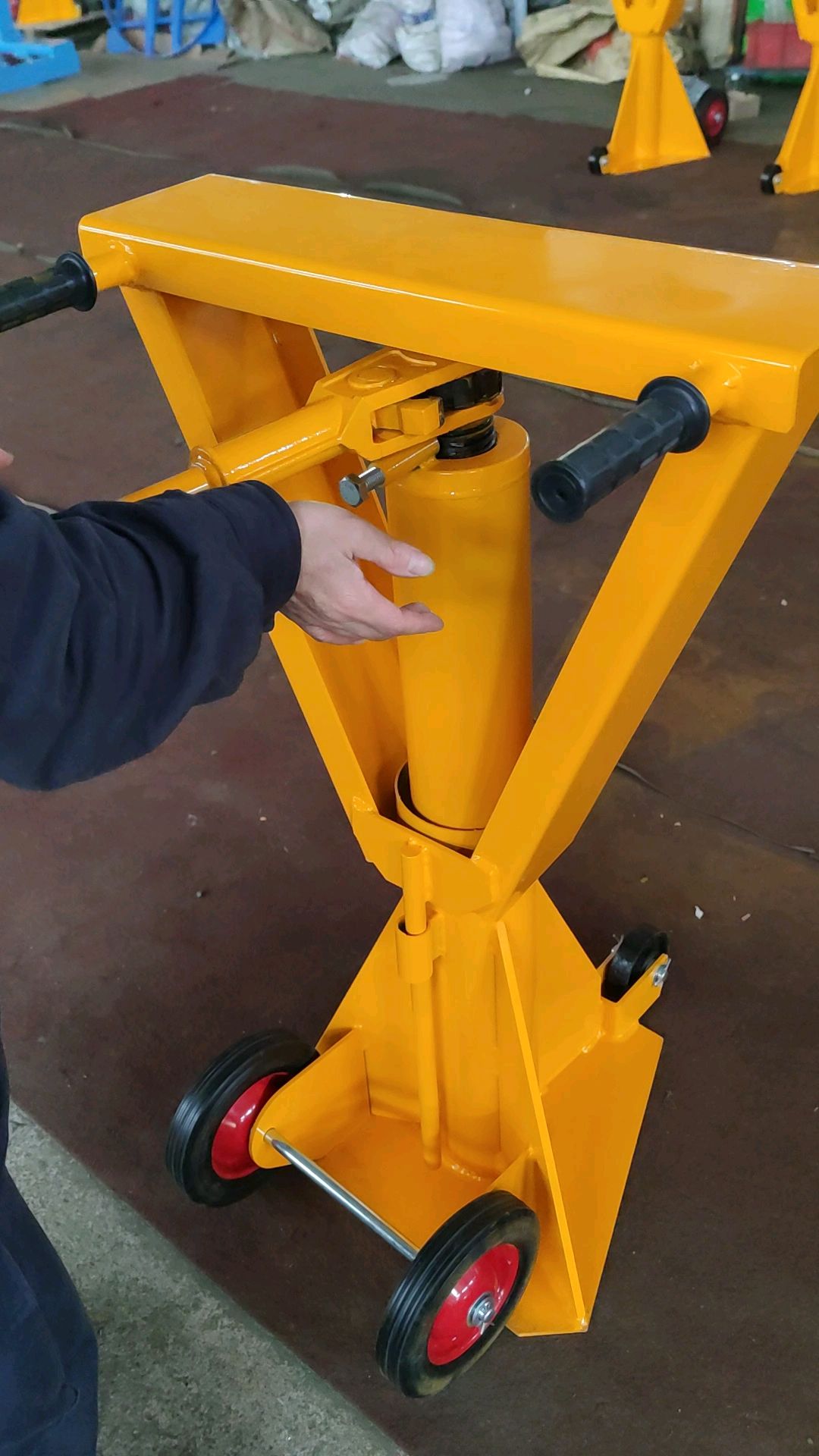 tj60卡车千斤顶操作视频