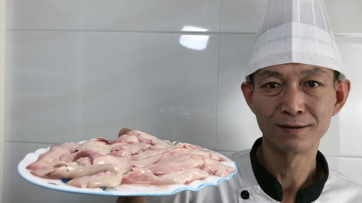 胶东大厨分享“安康鱼肝炖豆腐”的做法,详细易学美味,果断收藏