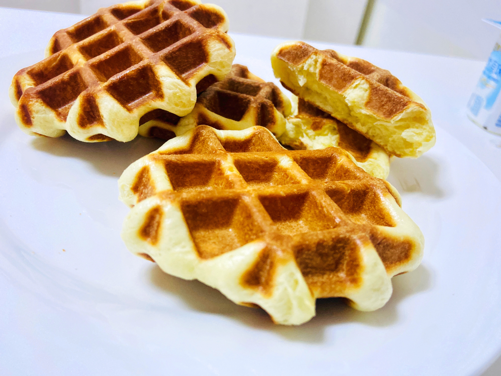 复刻了一下肯德基的华夫饼03 大概是平时吃不用酵母版的吃习惯了 且