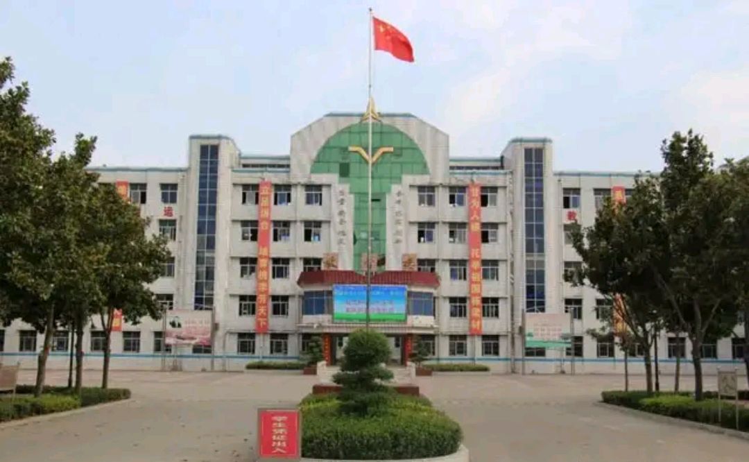 邓州市六高中:读万卷书,看这边风景独好!