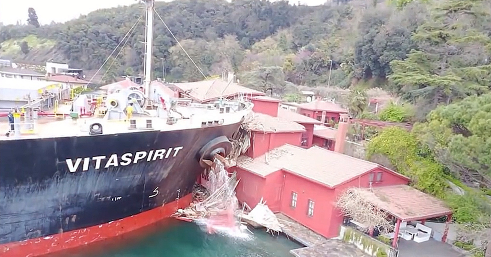 6次大型船只碰撞事故,海岸警卫队船只被游轮碾碎