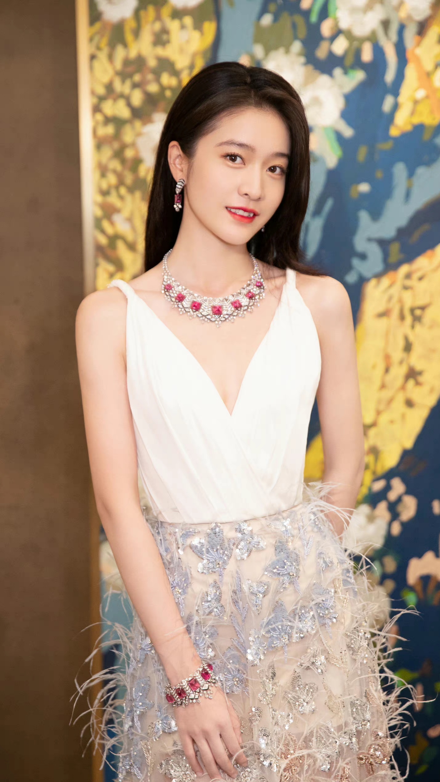 95后美少女张雪迎貌美如花,举手投足尽显气质