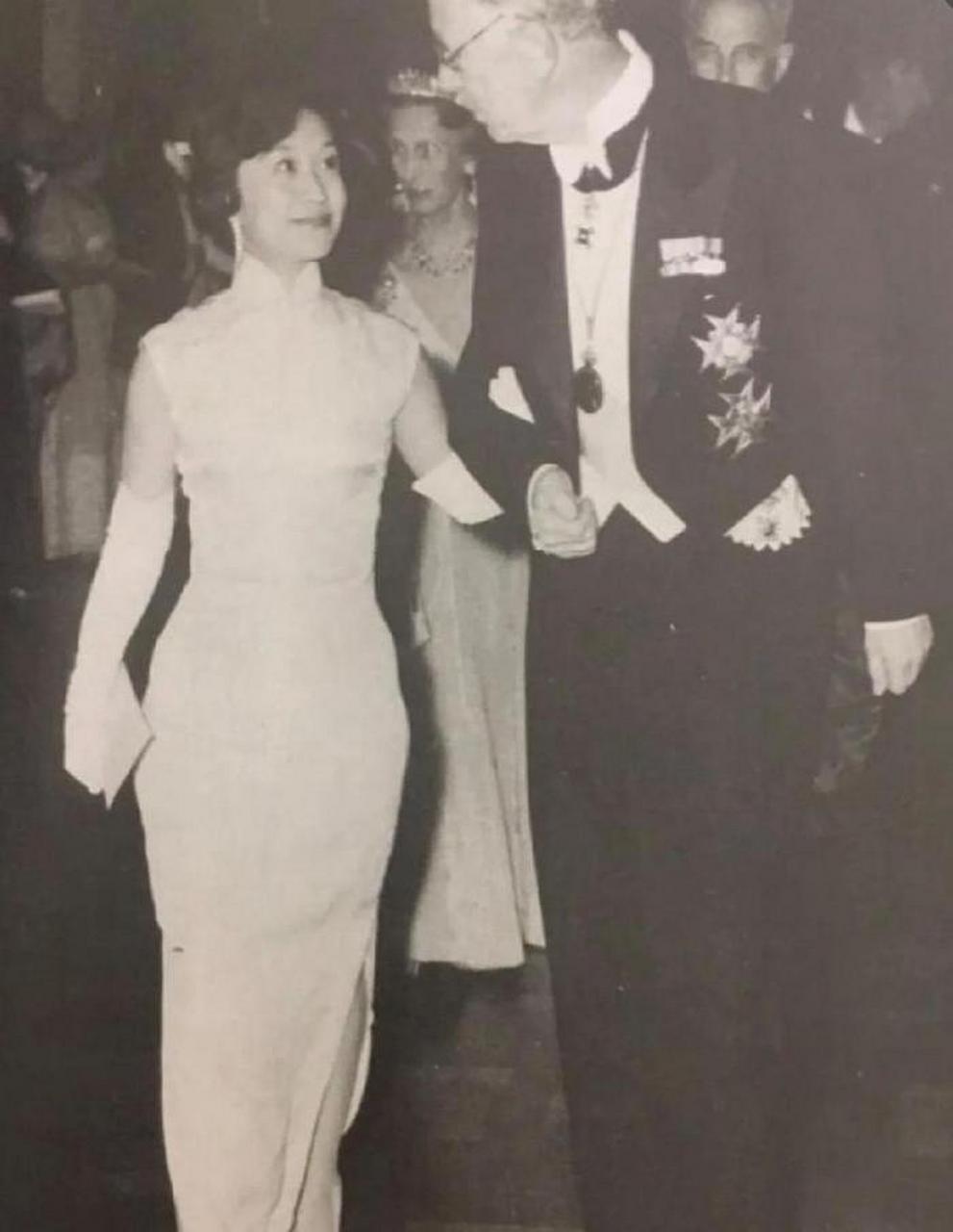 31岁的杨振宁与原配妻子杜致礼的珍贵照片