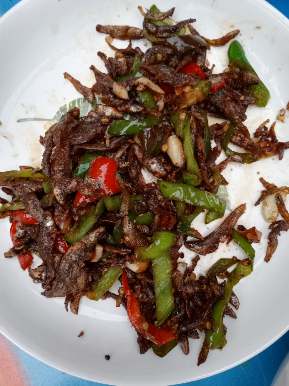 分享一道美食,辣椒炒干巴鱼子,配上妈妈牌手工烙饼,非常下饭