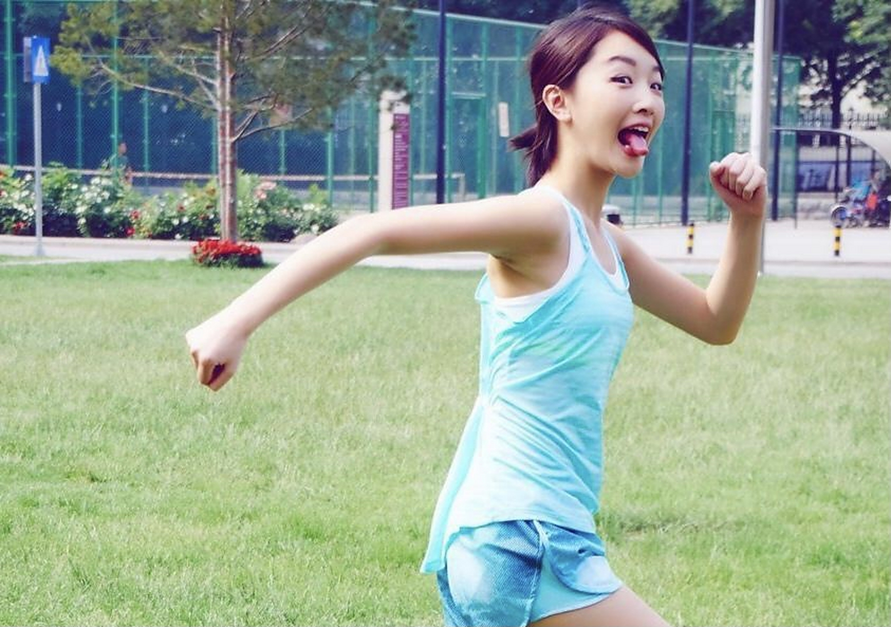 年轻的时候可爱伶俐的小黄鸭周冬雨.