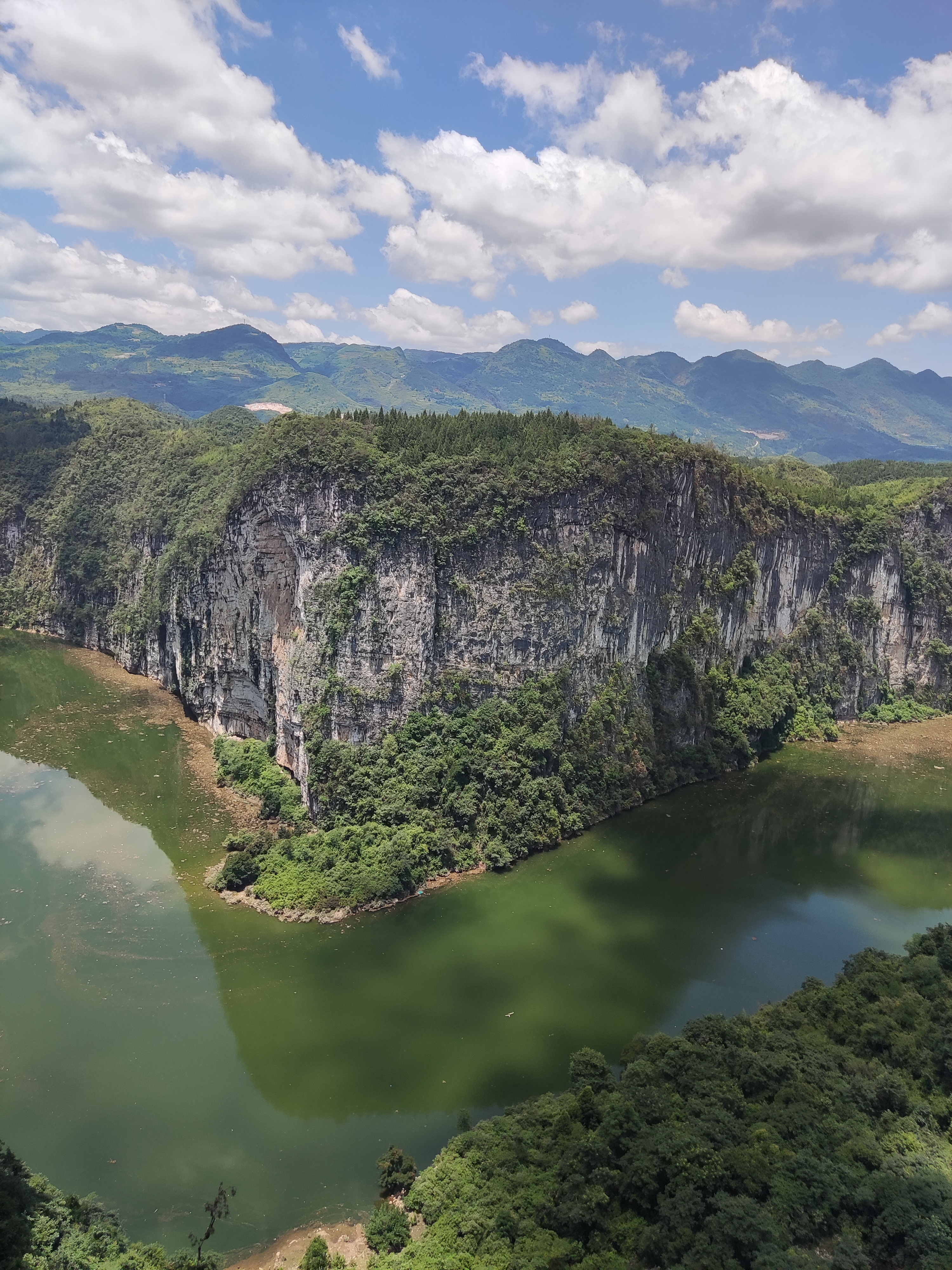 七绝:游天泉山国家森林公园所见之二/又见挂壁公路,澧水第一湾