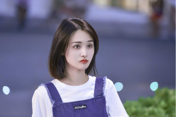 郑爽晒豪宅,乡下别墅和上海市中心高档房,29岁已经是人生赢家!