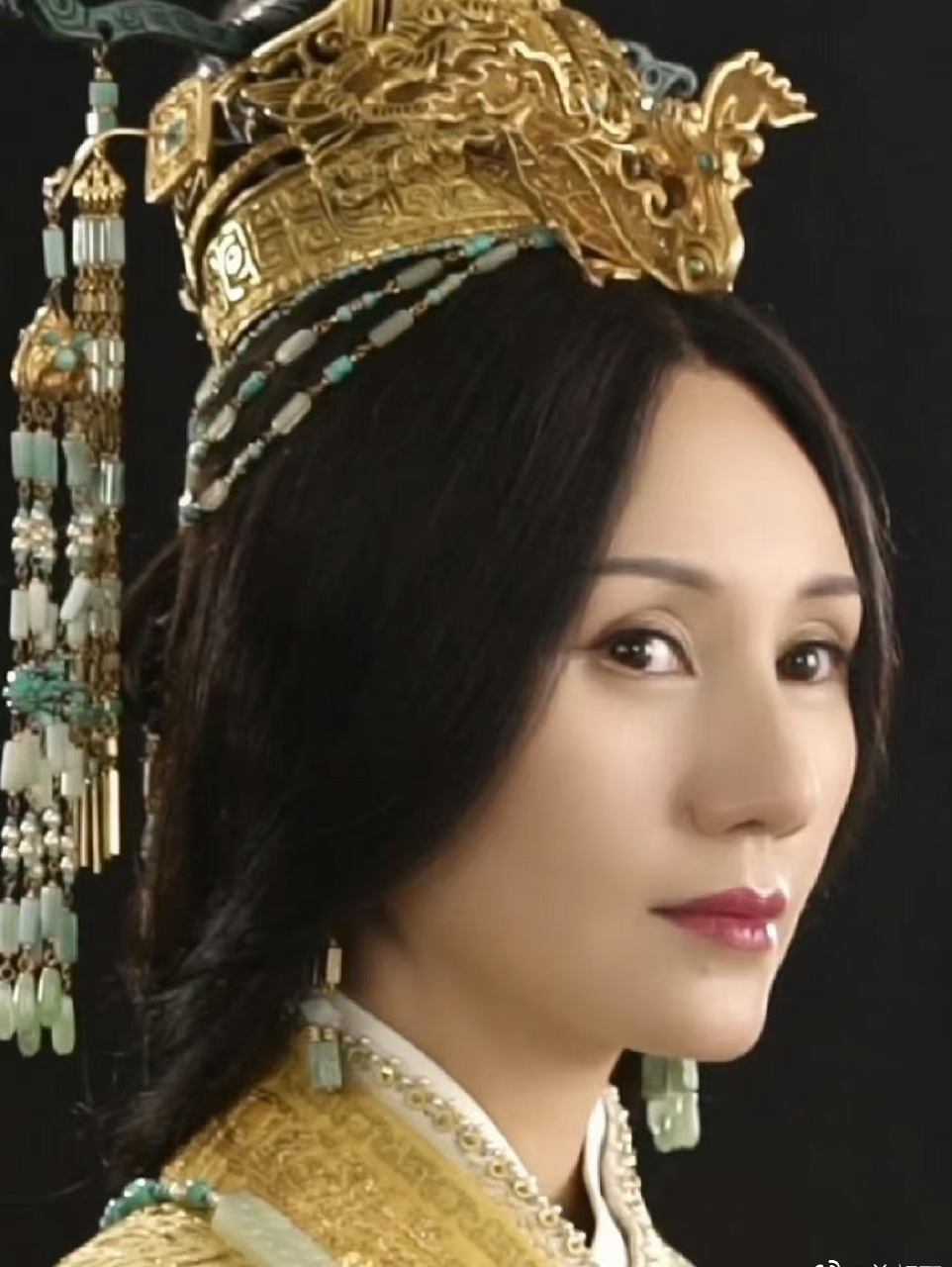 《封神演义》原著中,姜王后是被妲己剜眼,活活折磨死的.