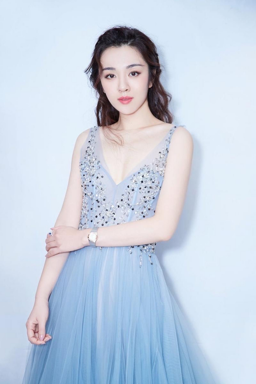 王晓晨,1988年7月25日出生于山东省青岛市,中国内地女演员.