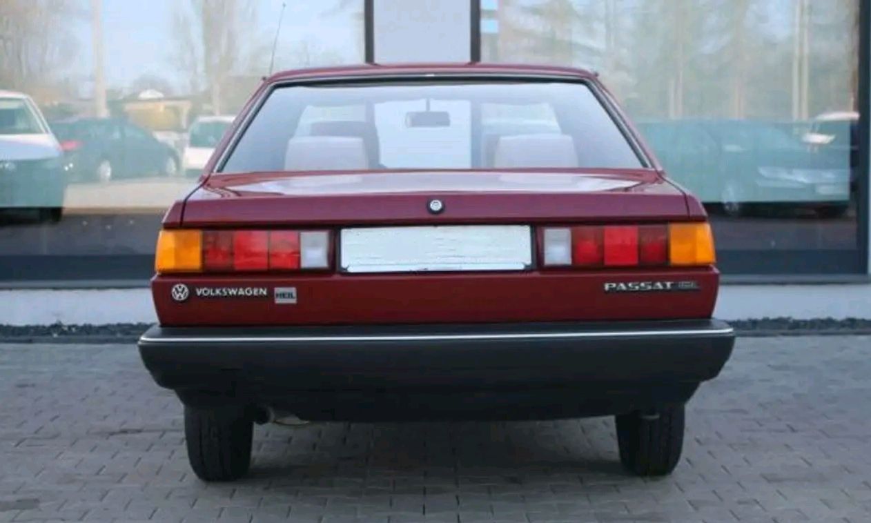 实拍第一代"低配"大众桑塔纳,铁轮毂 1.6引擎 化油器,朴素大气