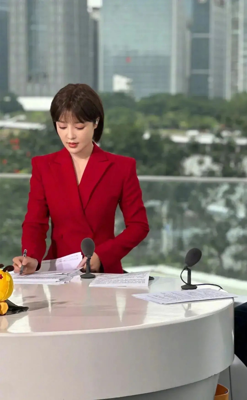 2023年8月11日,中央广播电视总台午间新闻节目《新闻30分》由胡蝶