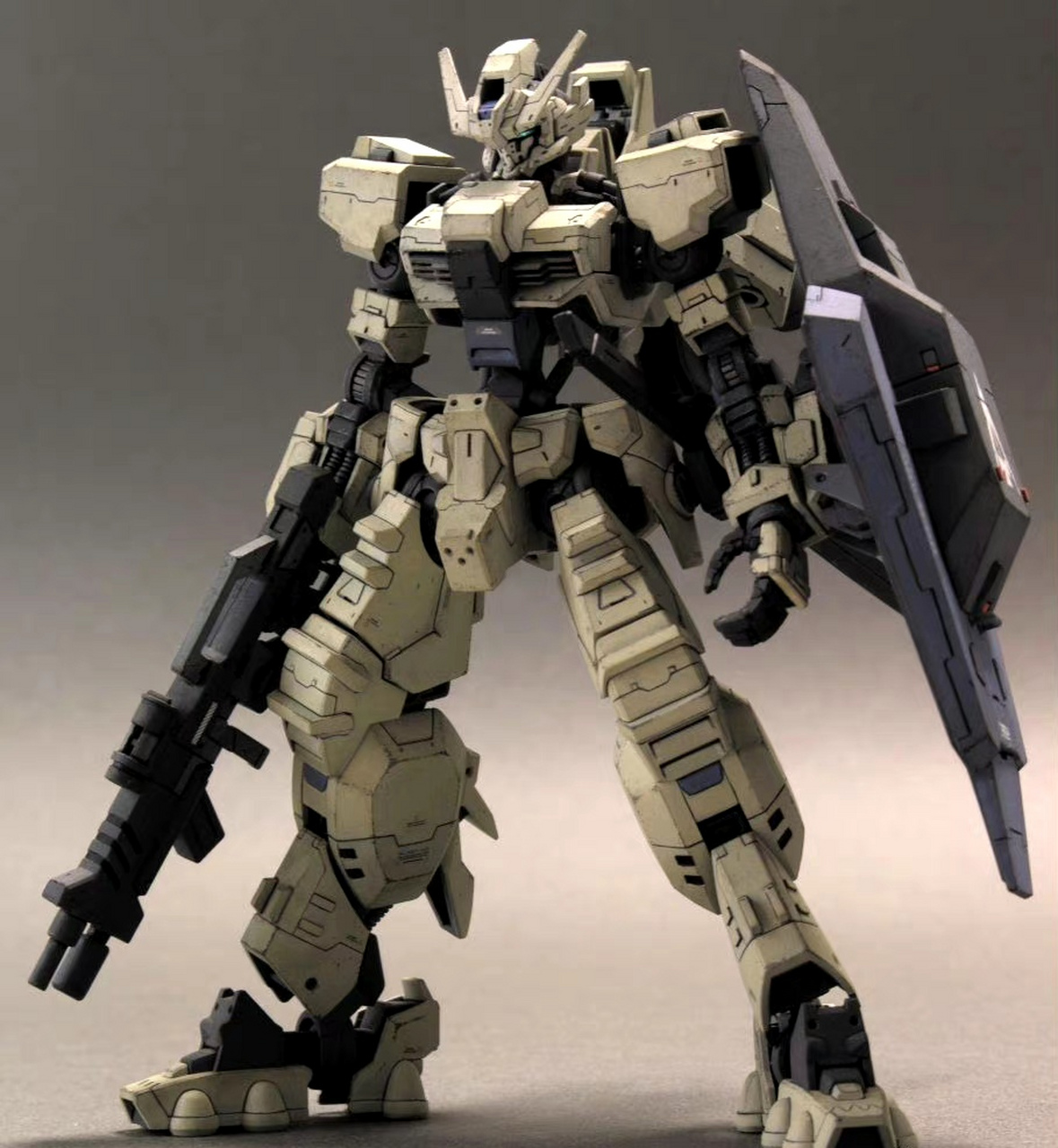 模型欣赏:机动战士高达 铁血的孤儿 hg 亚斯塔禄高达复兴型ii,by p