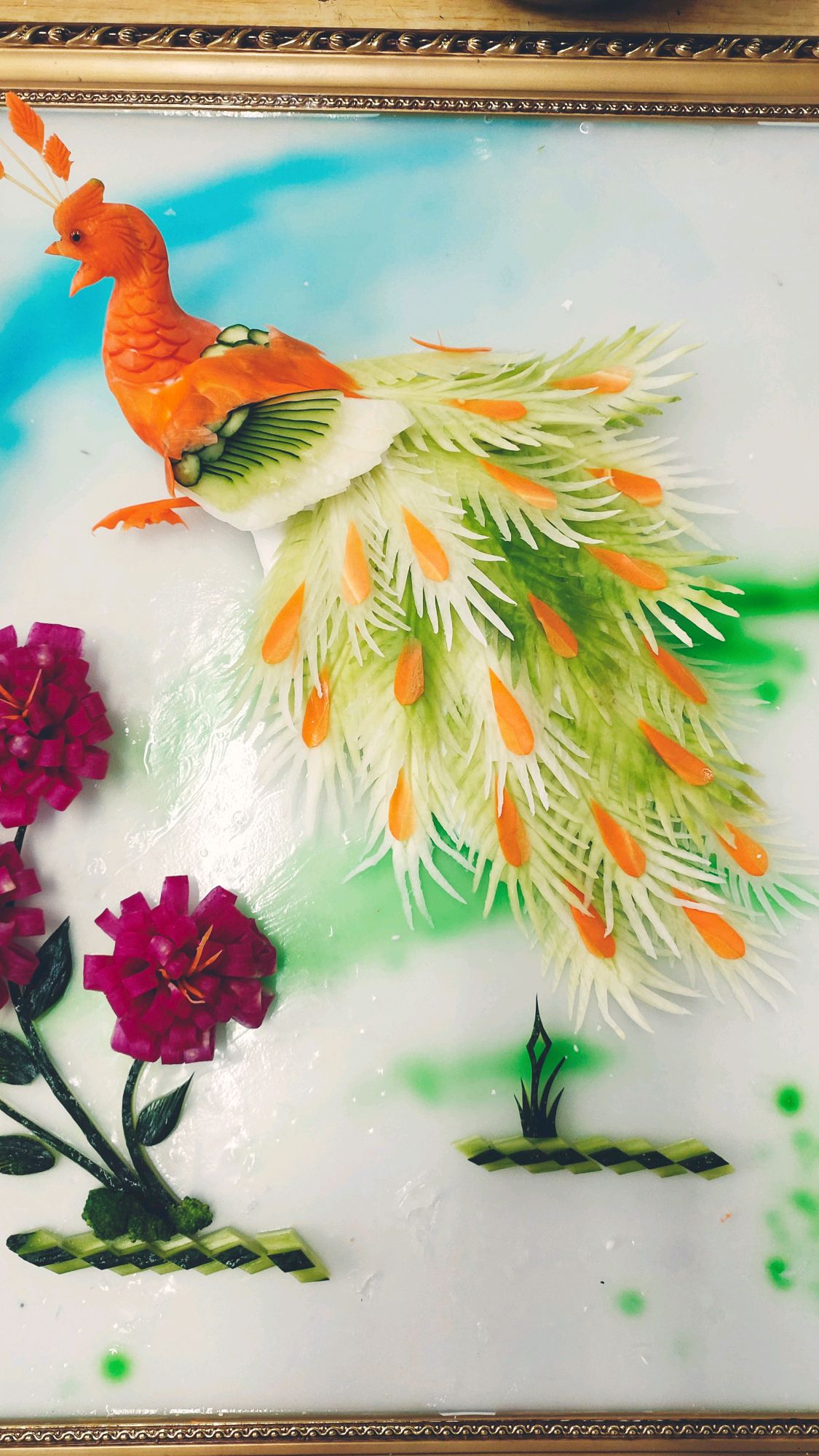 蔬菜拼盘孔雀惟妙惟肖用心创作每一个作品