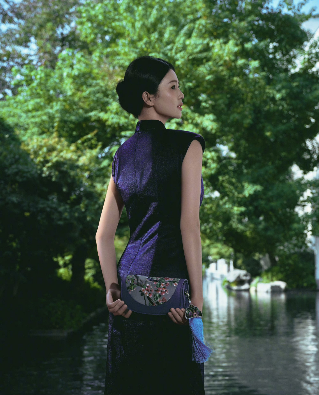 白鹿苏州园林旗袍造型