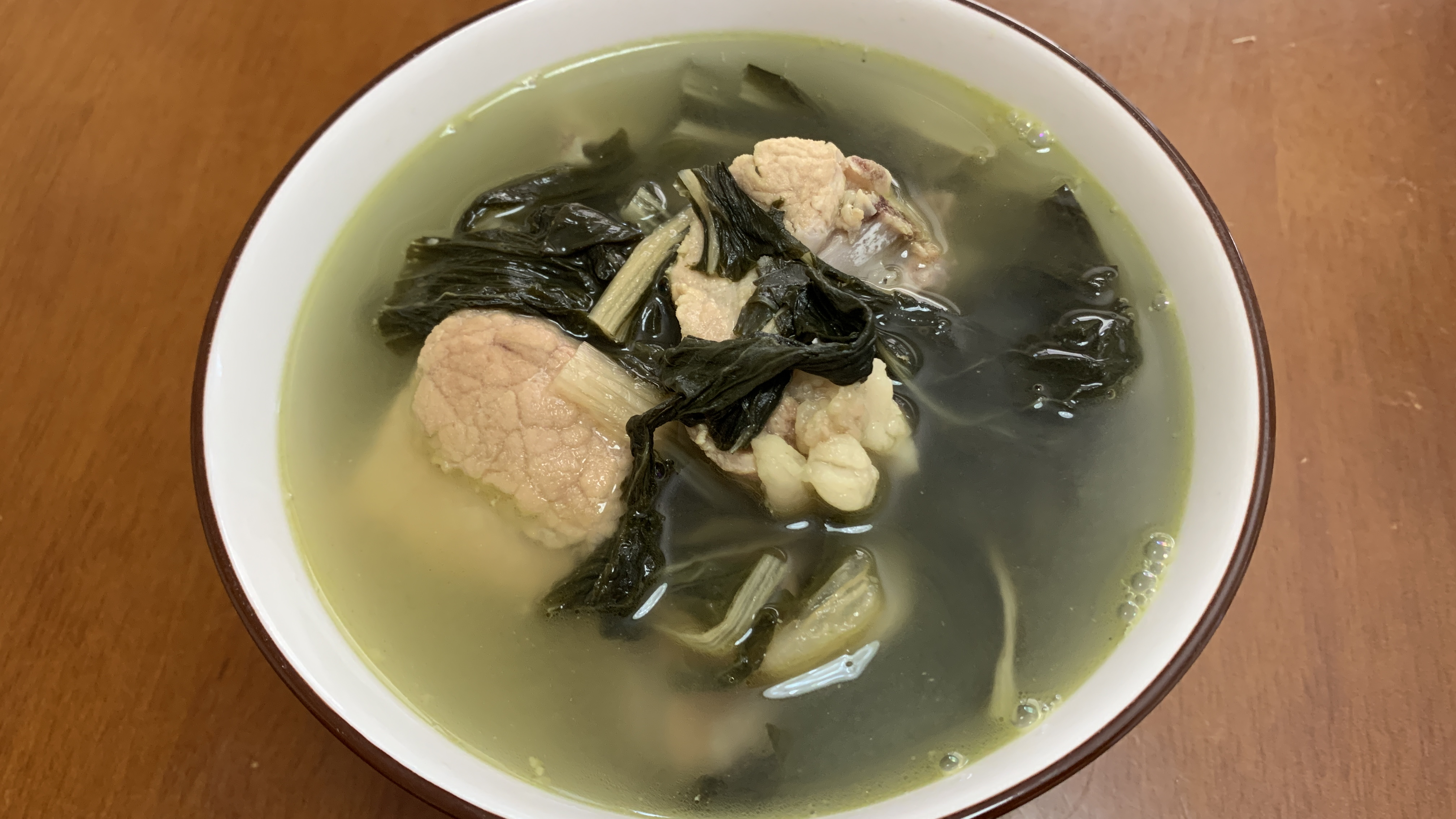 广东阿姨又煲汤啦 菜干龙骨汤 味道甜美 清爽可口 大人孩子都爱喝