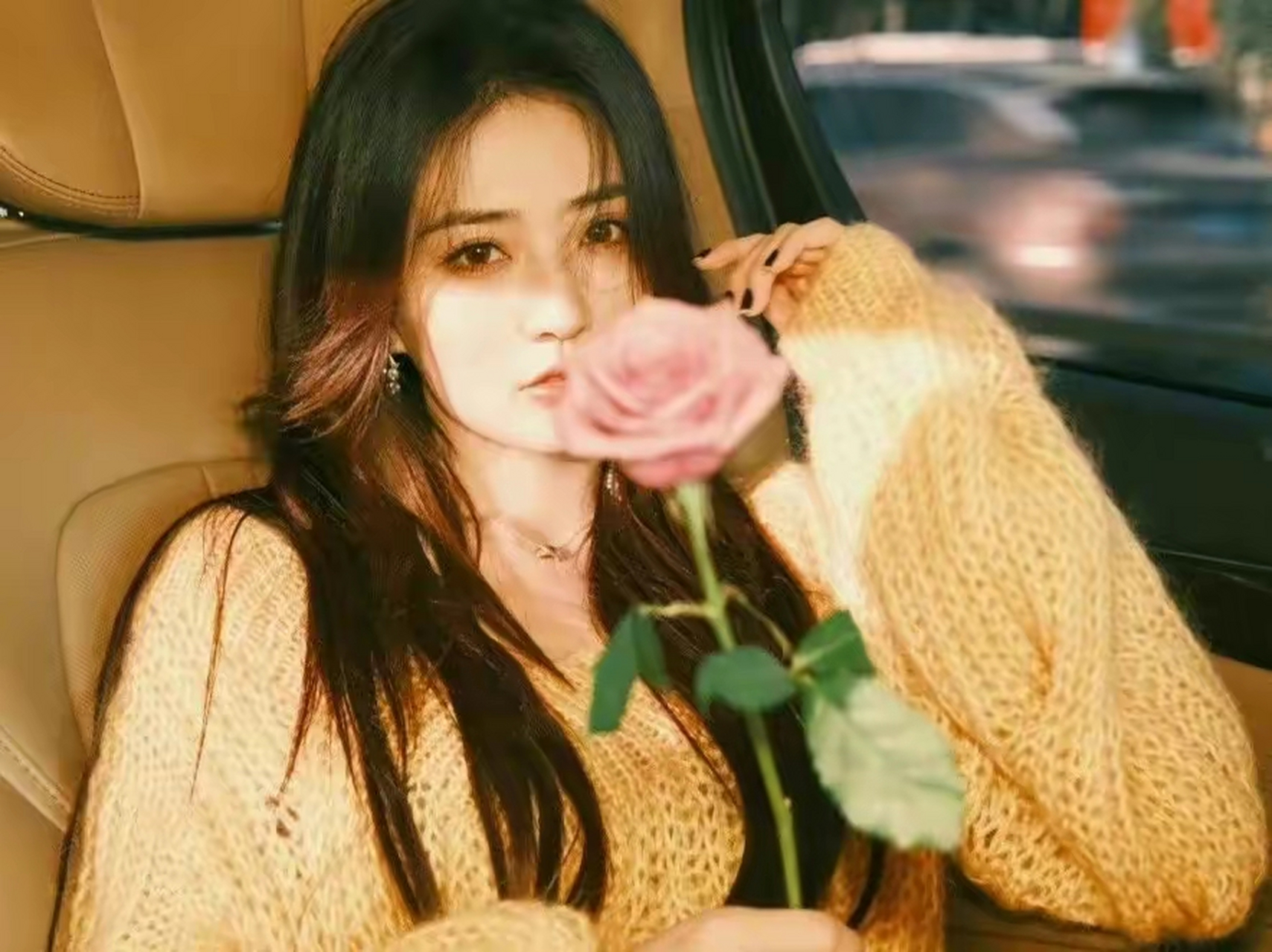 "军中绿花"徐璐 徐璐军人出身,10岁就考入解放军艺术学院,有11年的