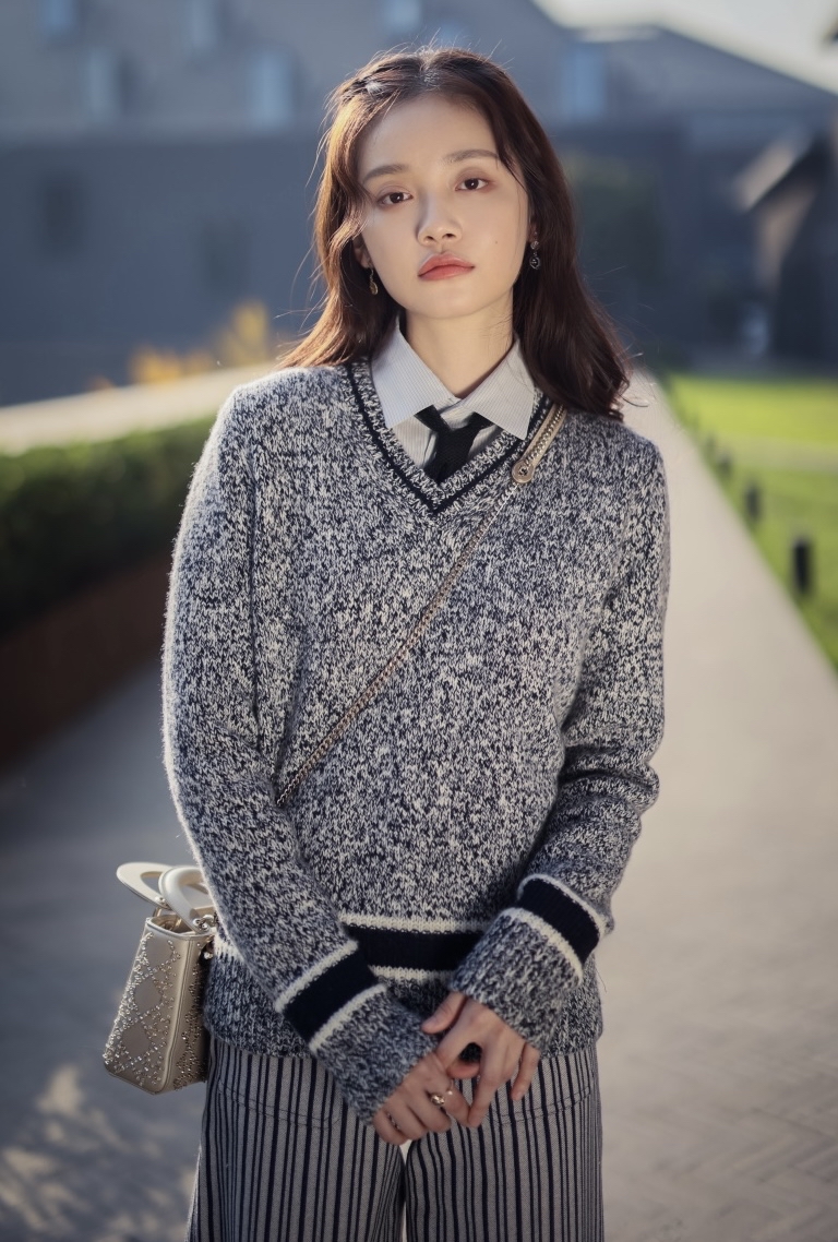 孙伊涵写真美图:青春靓丽,美丽娇艳