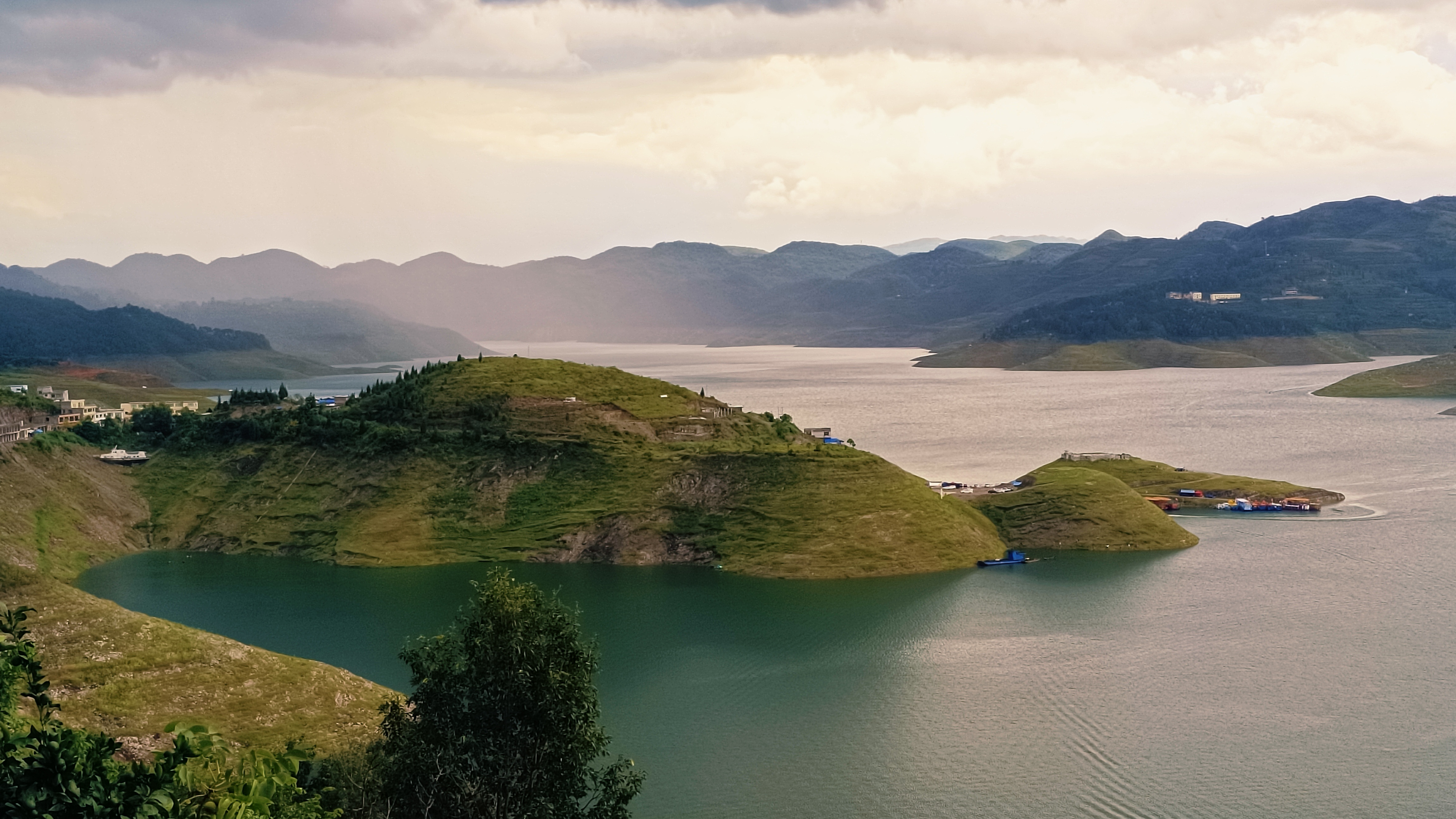 支嘎阿鲁湖