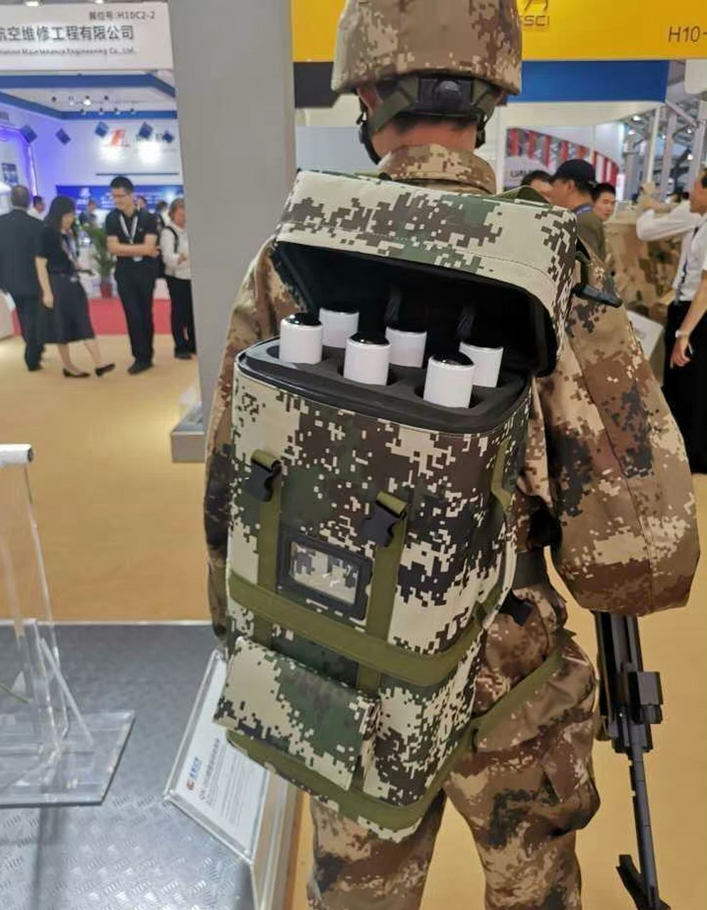 记得玩《红警2000》的时候,中国的采矿车都比别国的坦克强,那时就觉得