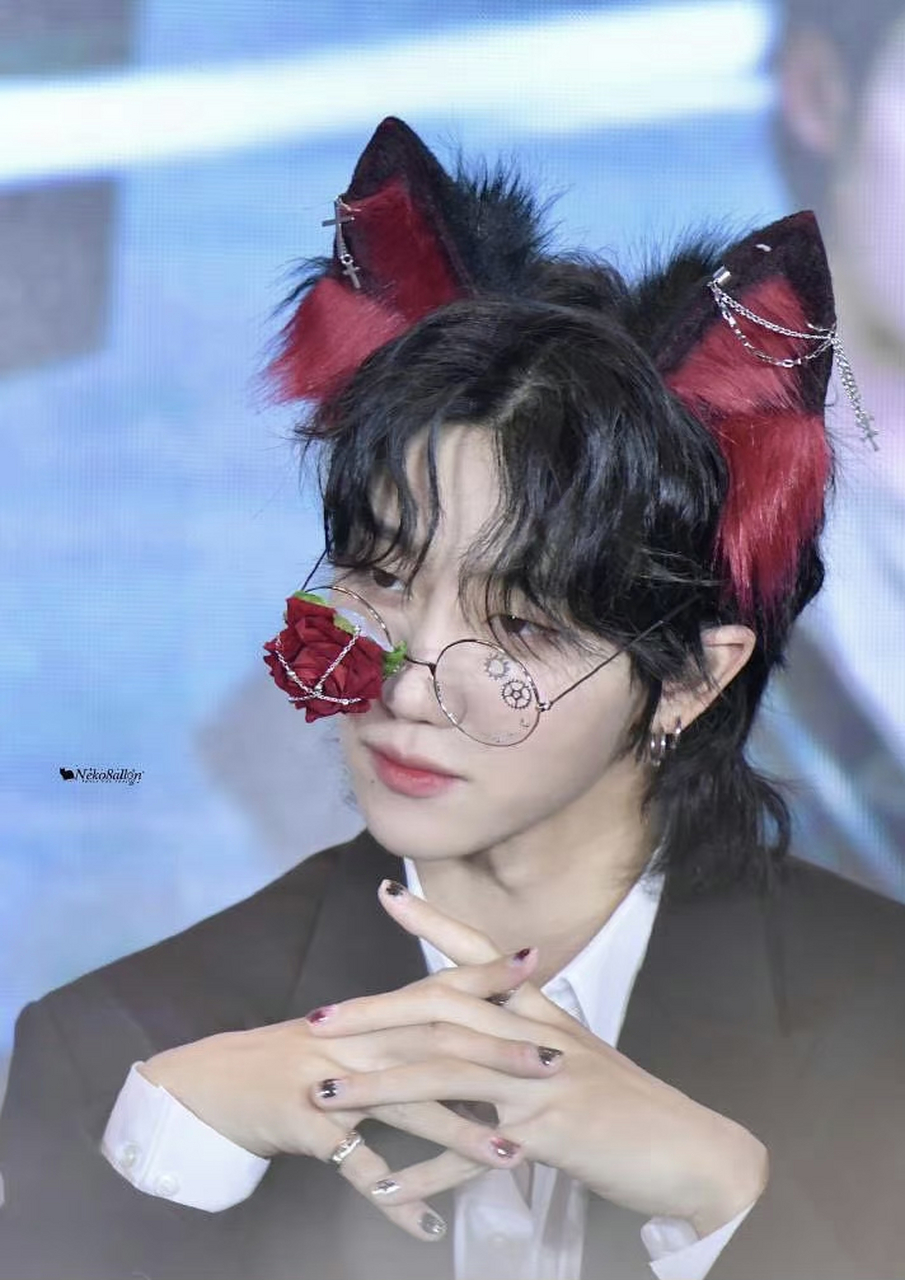 谁给徐明浩戴的猫耳!也太可爱了吧!