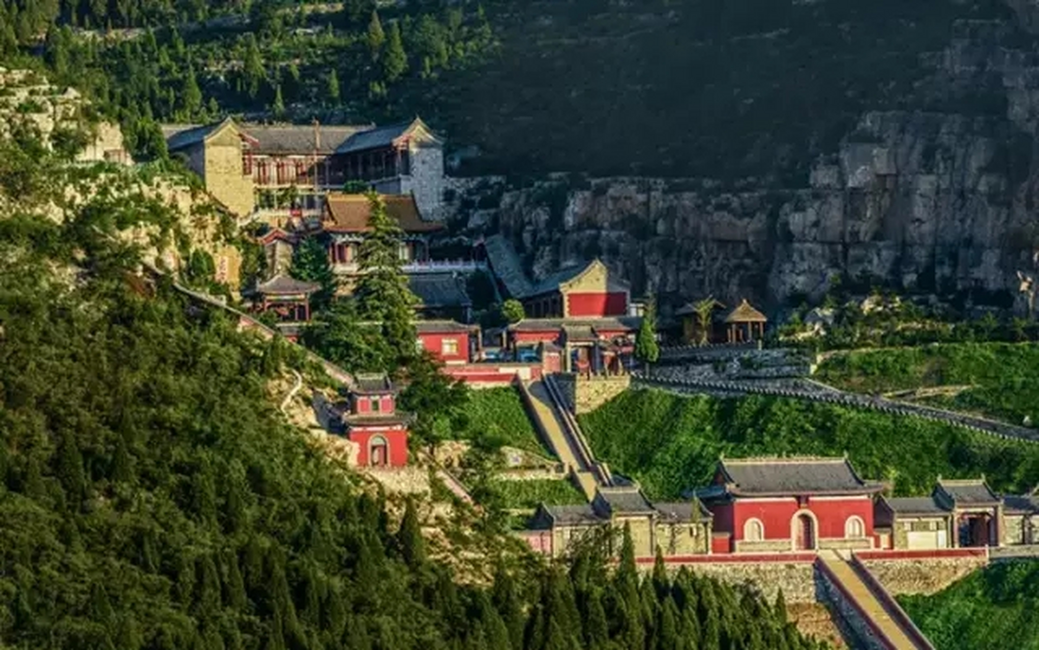 安阳市龙安区有一风景名胜,自唐代初建以来历经几百年的风风雨雨,经过