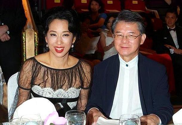 朱玲玲罗康瑞婚姻再起波澜,净身出户回霍家,力破传言恩爱亮相