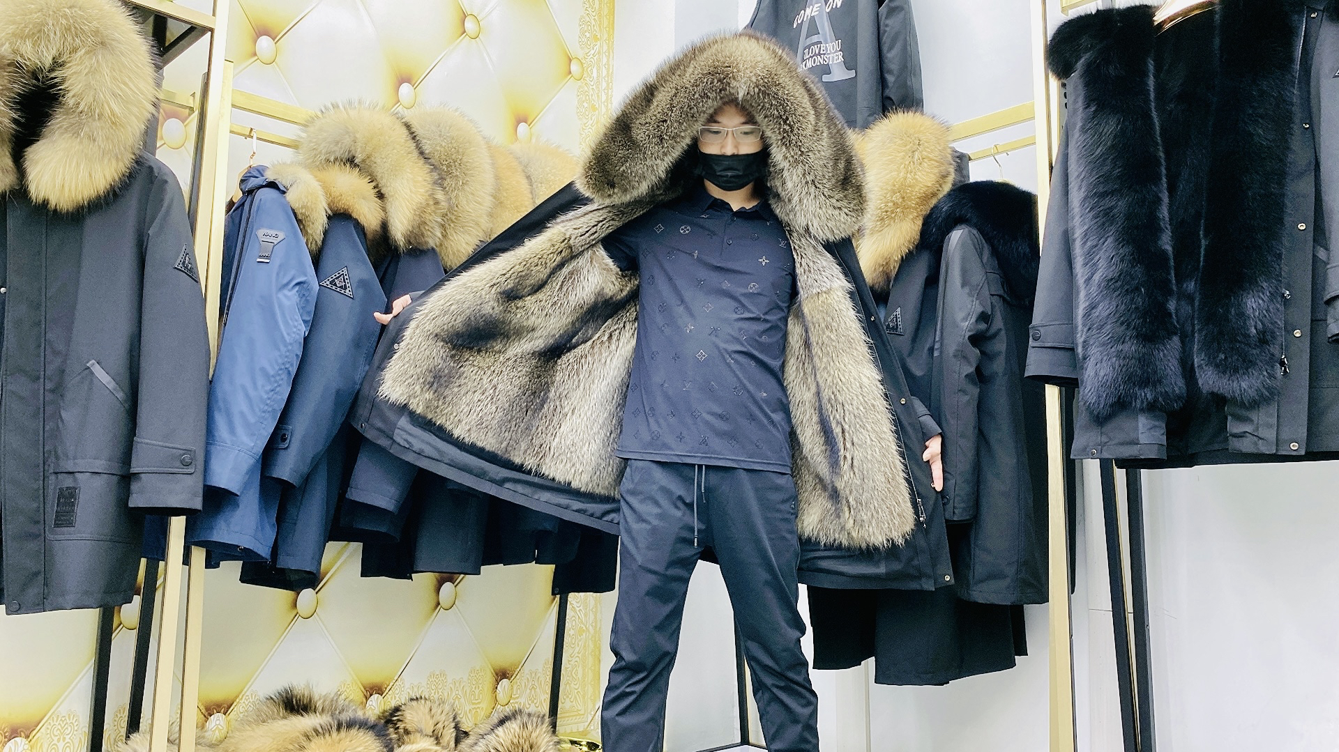 进口美洲貉做的皮草派克服,只有在工厂才看得见的,商场不一定有