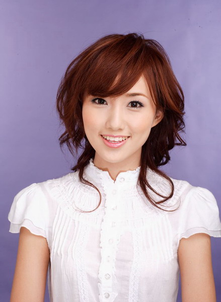 不输央视,江苏卫视这个女主持人漂亮,终于知道江南为何出美女了