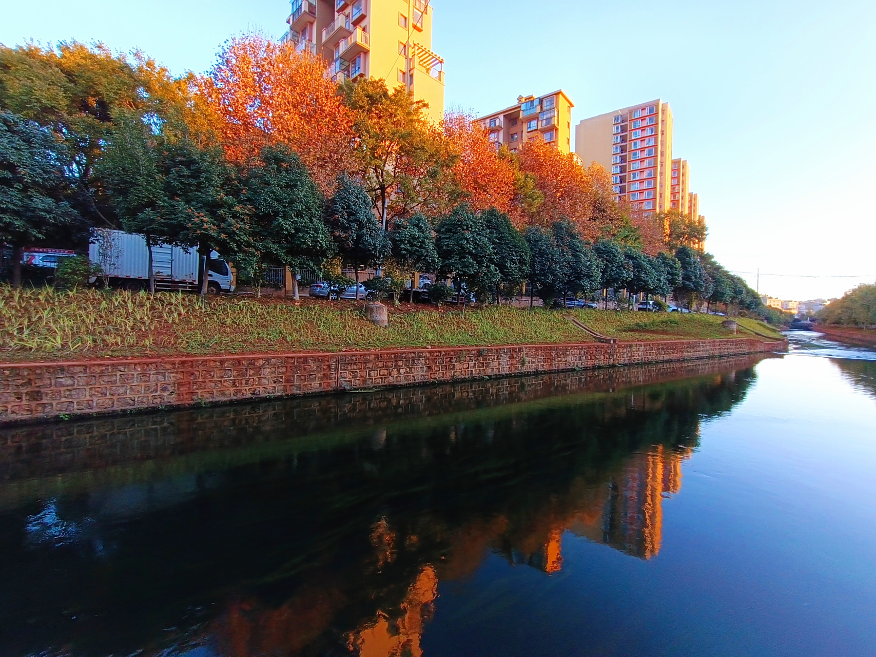 我是本地分享家# #旅行# #昆明#昆明 秋季的宝象河是美丽的,河流清清