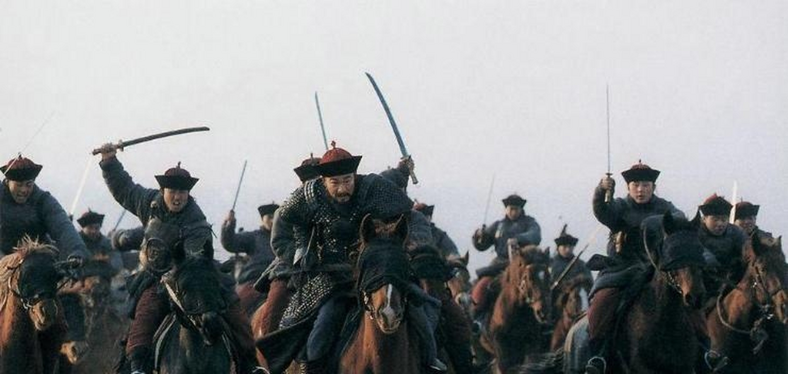 那么当时的满清总共有多少兵力呢? 八旗满洲5.5万壮丁,八旗蒙古2.