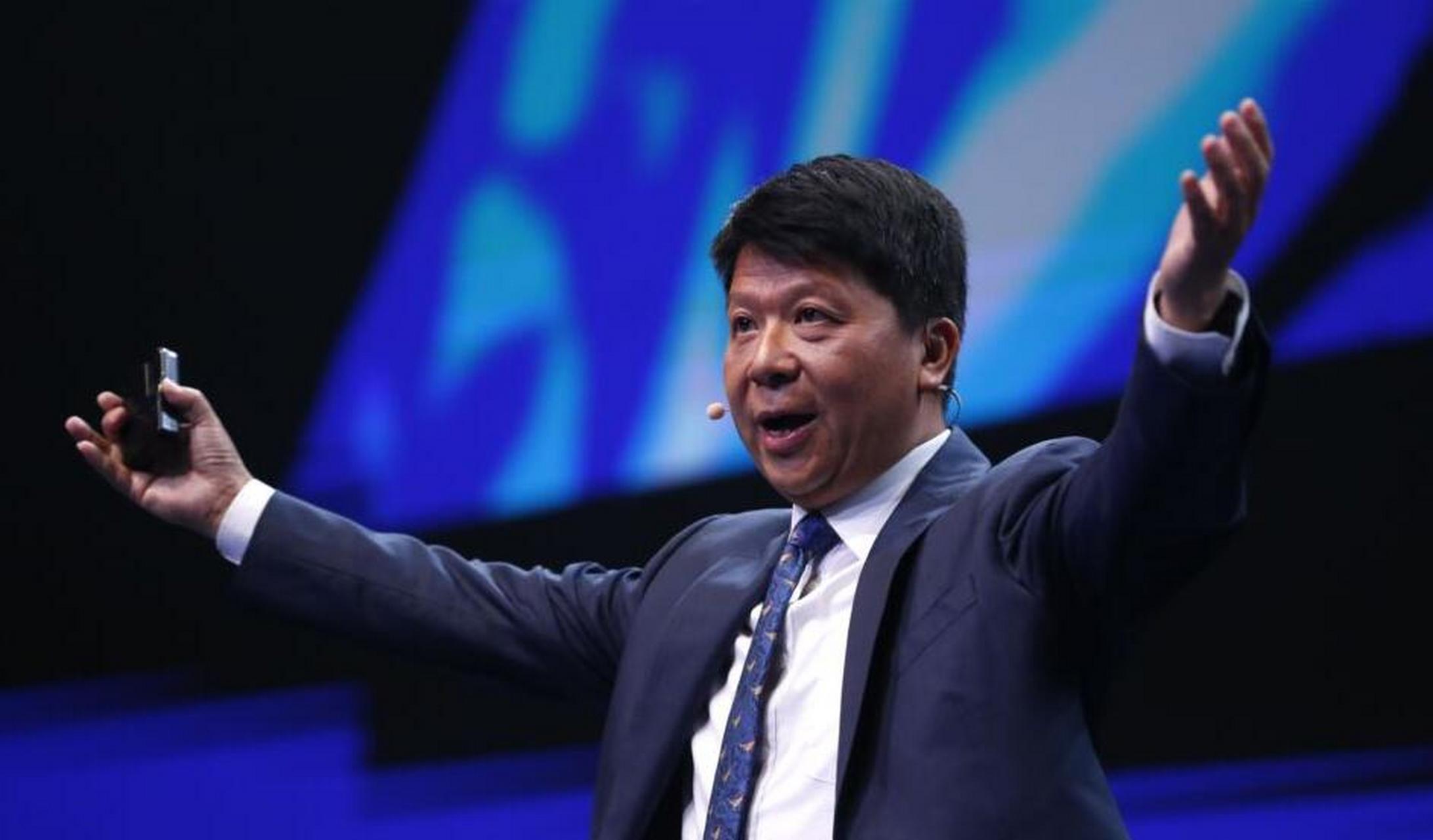 买办做不到,华为经历过三次断供危机,任正非请来了哪些救星?