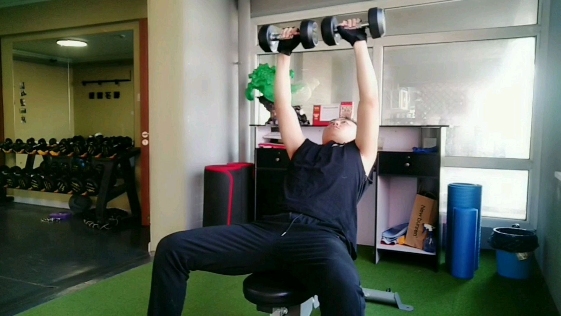 10天胸肌挑战第2天,一个动作,就可以让胸肌瞬间膨胀起来