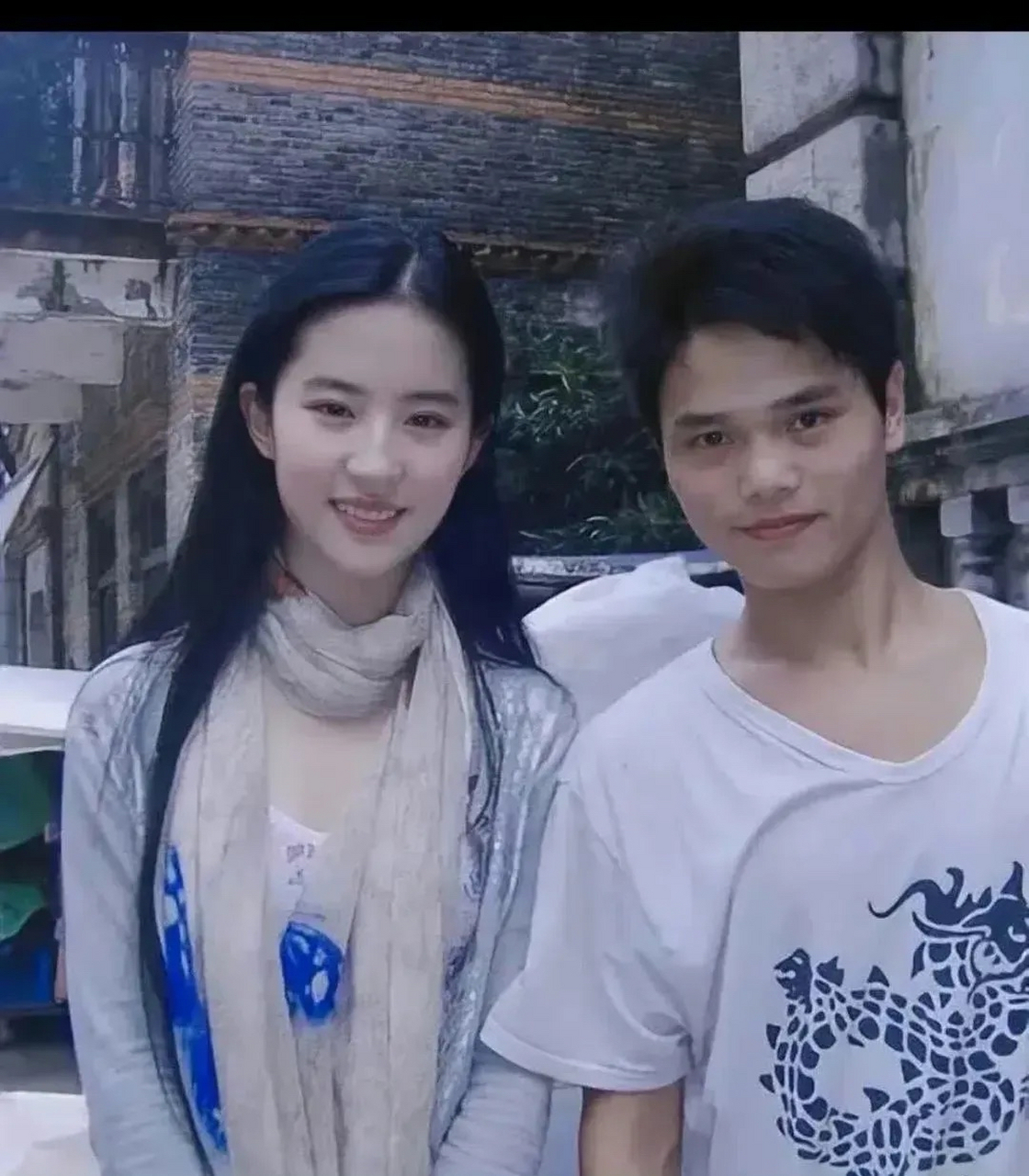 真羡慕他们,能和刘亦菲合影16