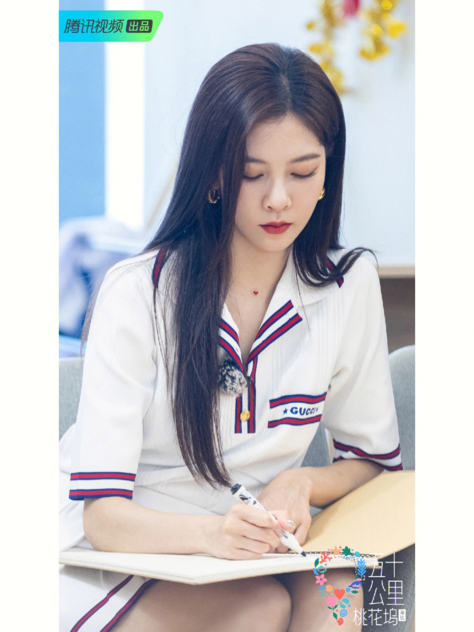 宋妍霏今晚综艺节目造型!