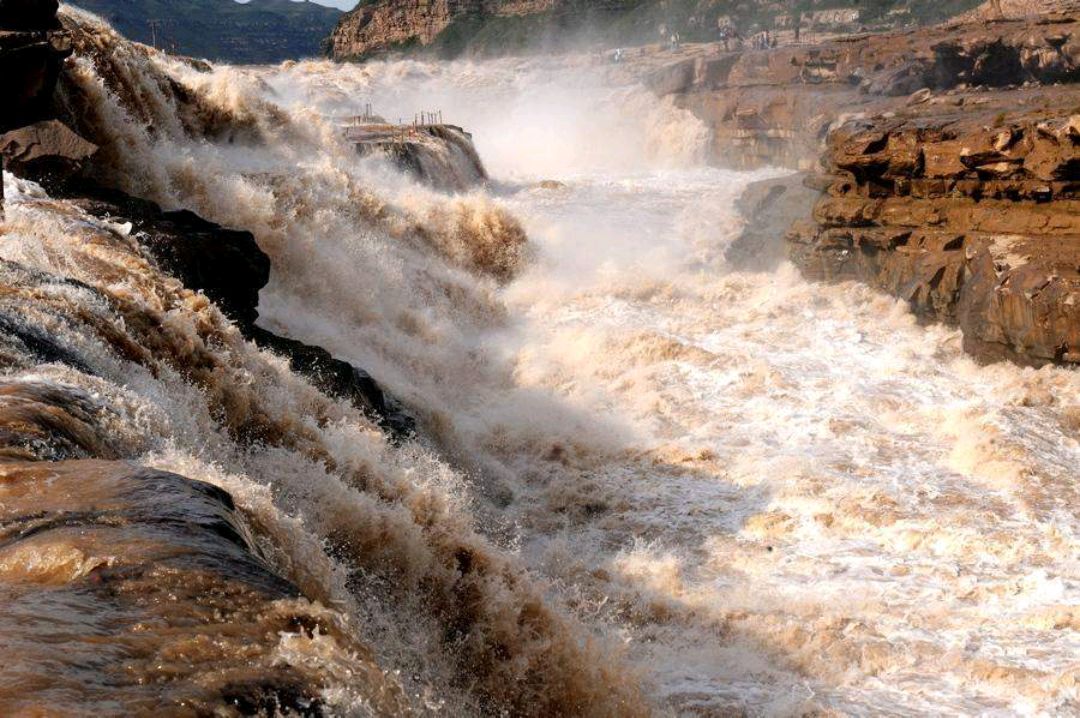 黄河夏季汛期悄然而至,水流湍急,切莫游泳,捕鱼