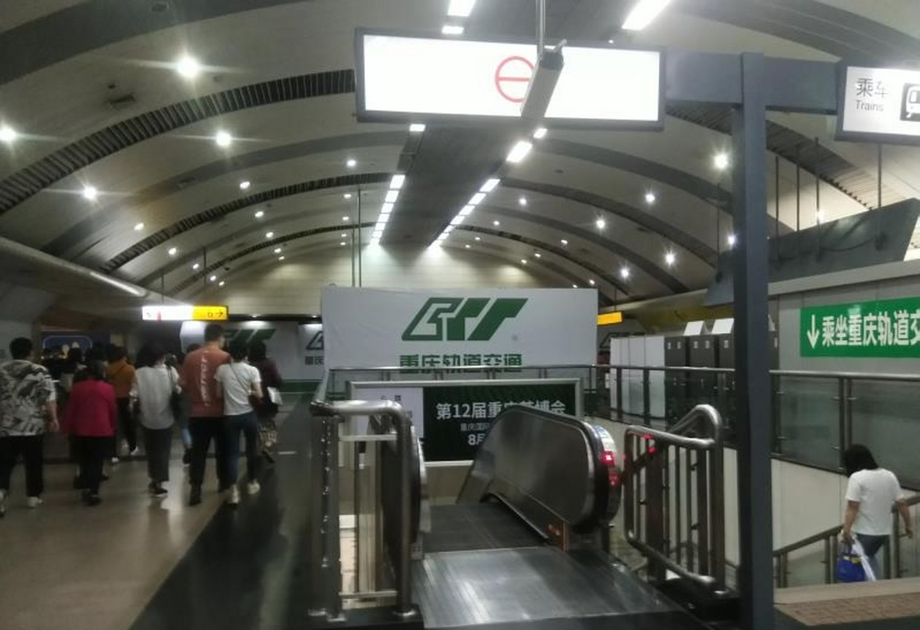 网上一查,原来是crt,重庆轨道交通的英文开头字母,建议轨道集团写清楚