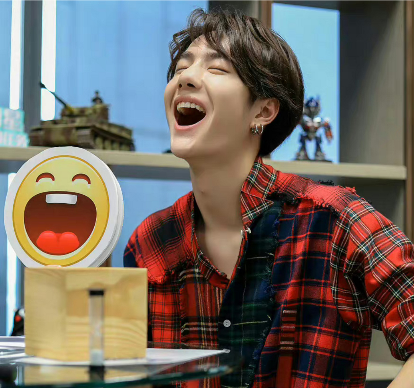 王一博的牙好像从小到大都没变过啊,一直都那么整齐 #王一博