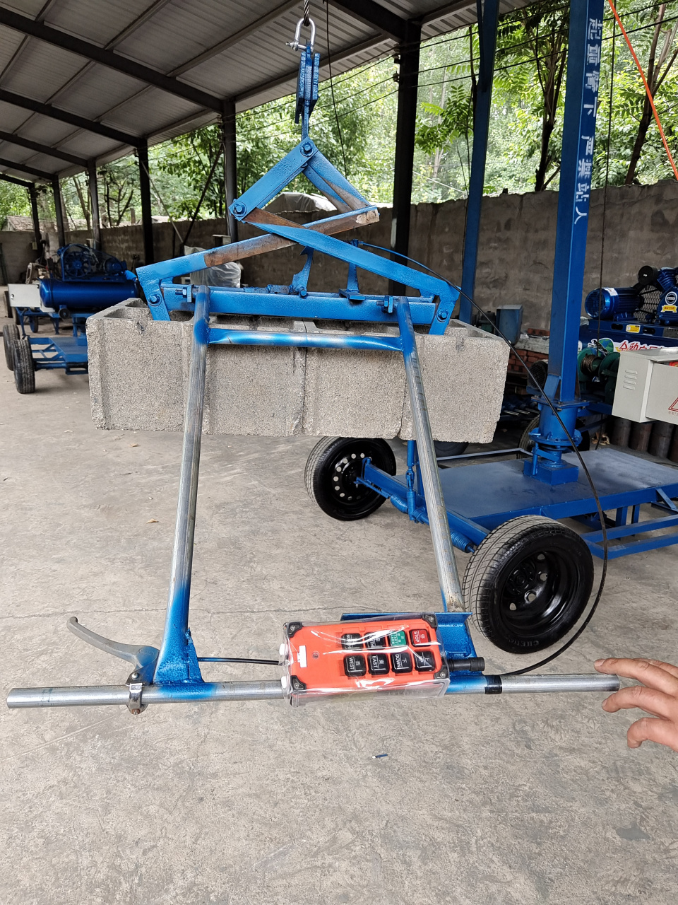 空心砖装车机,空心砖码砖机,水泥砖码垛机,空心砖190码砖机 新鹏空心