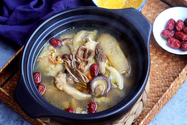 煲鸡汤时,加入这10种山菌一起煲,汤水鲜甜又滋补,快做给家人喝