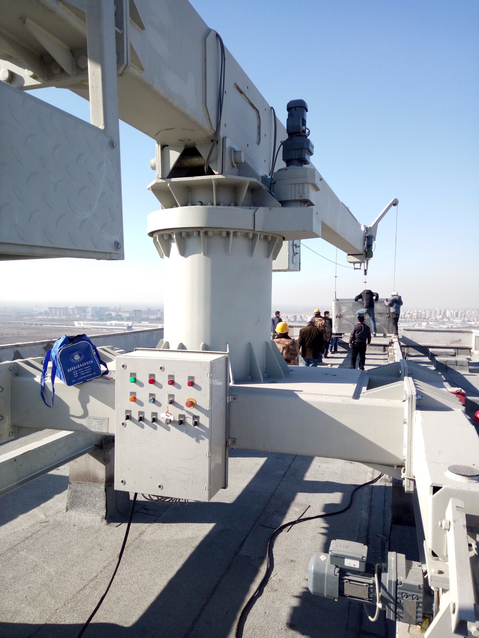 擦窗机 120米超高层框架核心筒结构楼顶的擦窗机