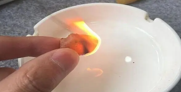 蜜蜡用火烧可以辨别真假吗