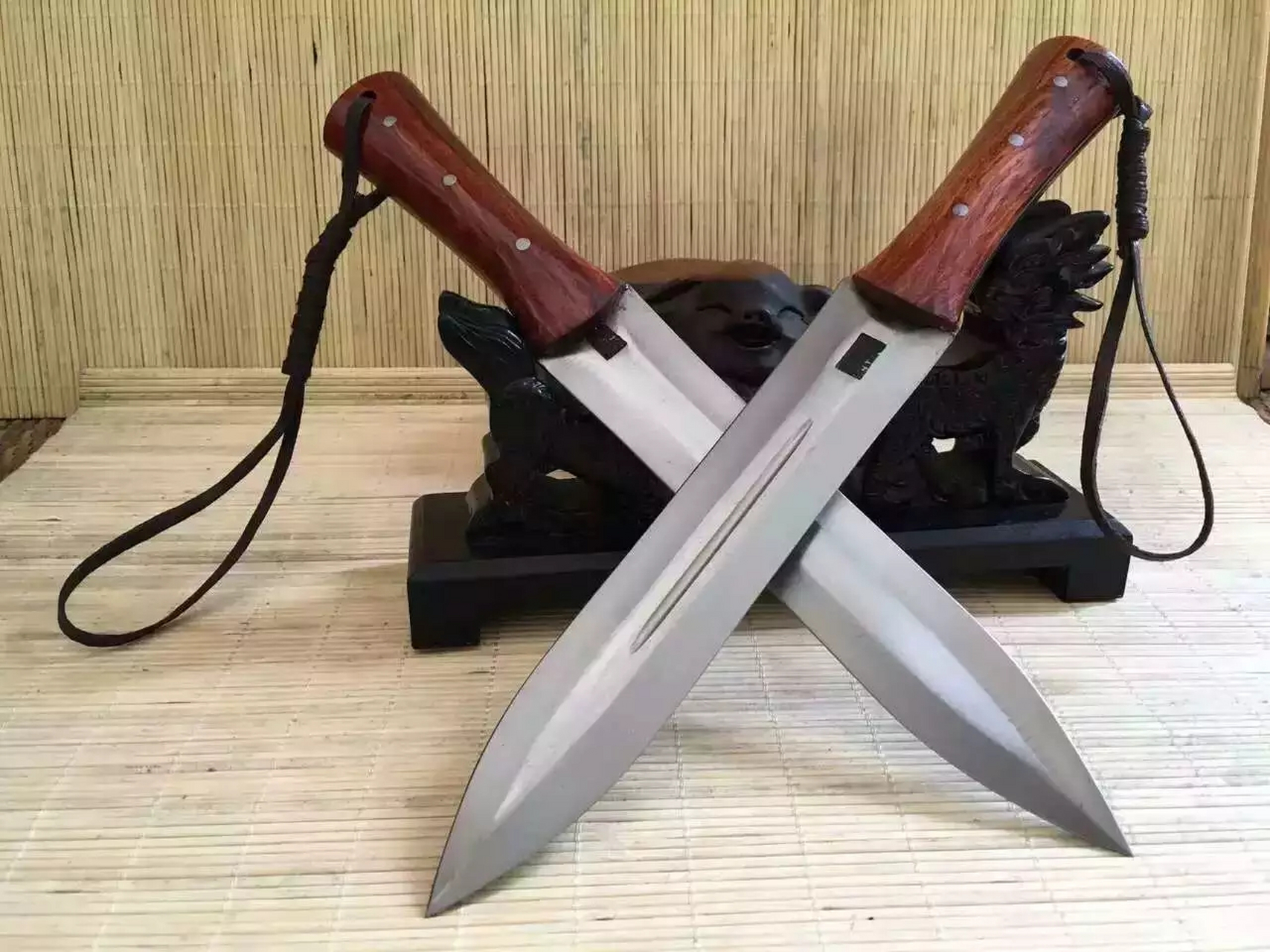 双面匕首 全长31厘米 高级弹簧钢打造 刀身刀柄龙骨一体